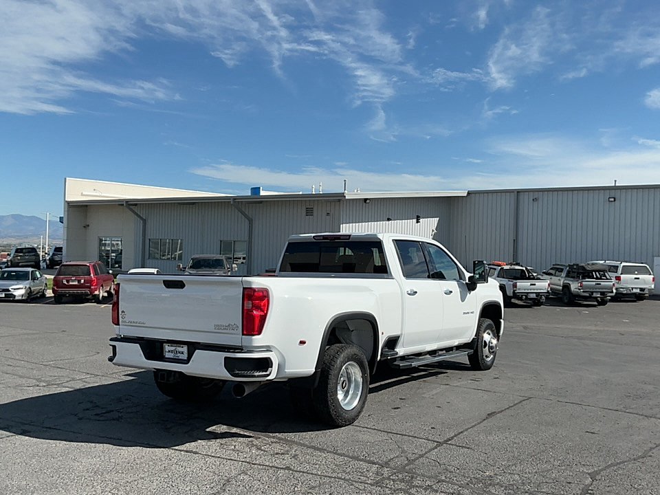 Used 2022 Summit White Chevrolet 4WD Crew Cab Long Bed High Country image 5