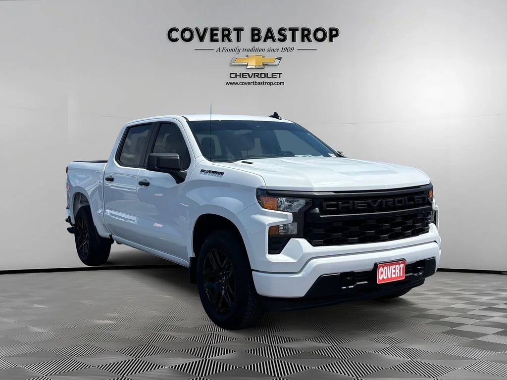 Used 2025 White Chevrolet Custom image 6