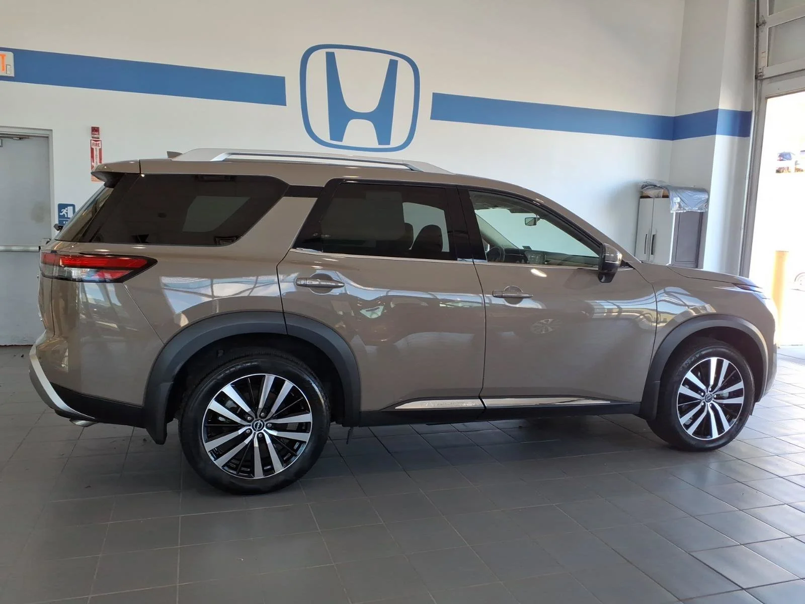Certified Used 2025 Baja Storm Nissan Platinum image 2
