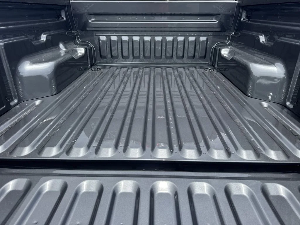 New 2026 Carbonized Gray Metallic Ford XLT image 18