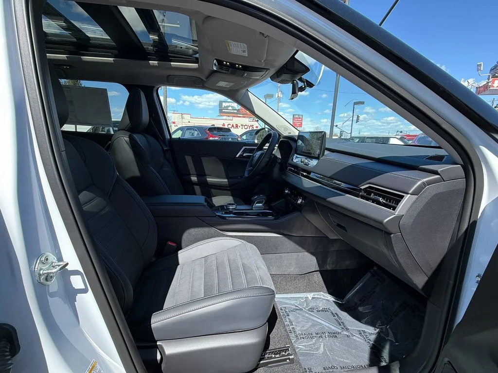 New 2026 White Diamond Mitsubishi TRAIL EDITION AWD image 23