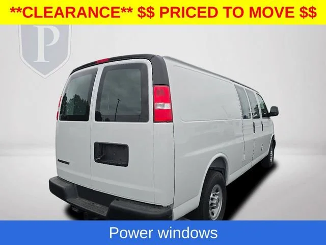 New 2025 Summit White Chevrolet WT image 8
