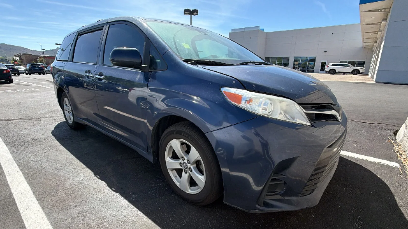 2020 Toyota Sienna LE V6 7-Passenger Access Seat FWD's photo