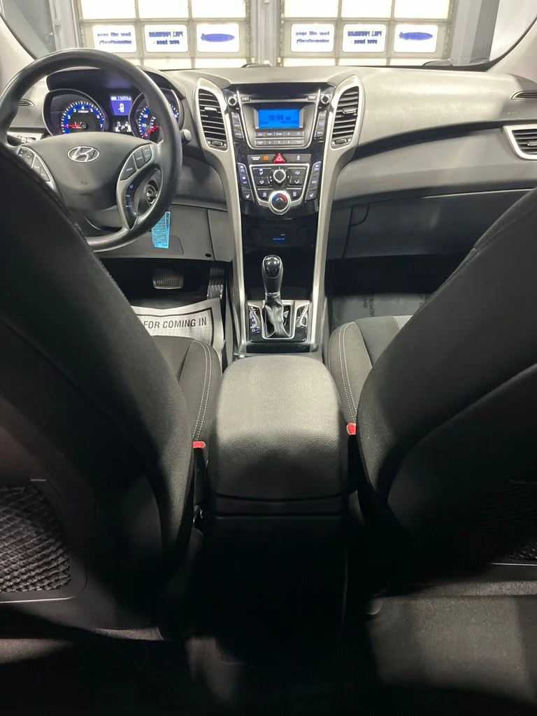 Used 2016 Silver Hyundai Base image 26