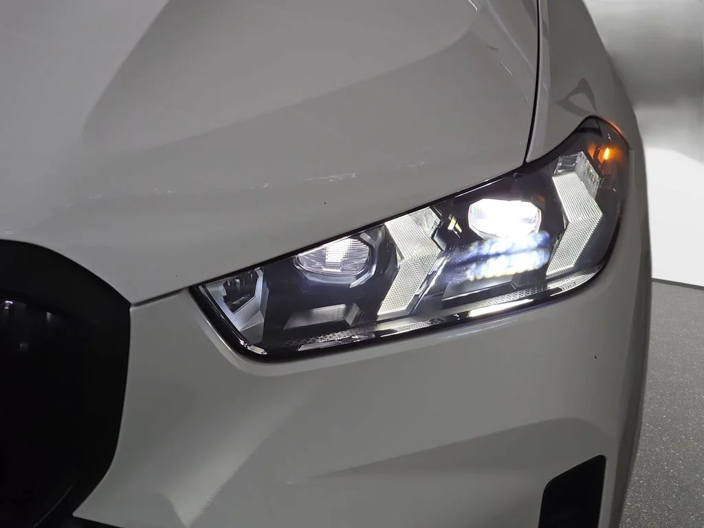 Used 2026 Alpine White BMW xDrive40i image 33