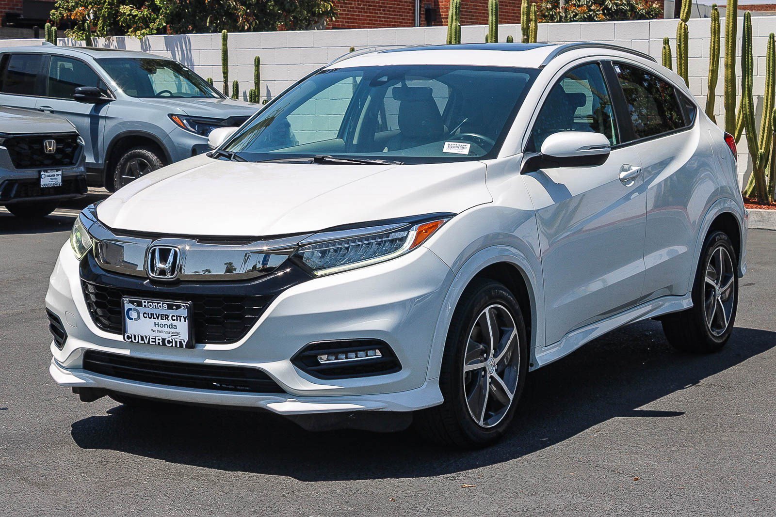 Used 2019 Platinum White Pearl Honda Touring image 3