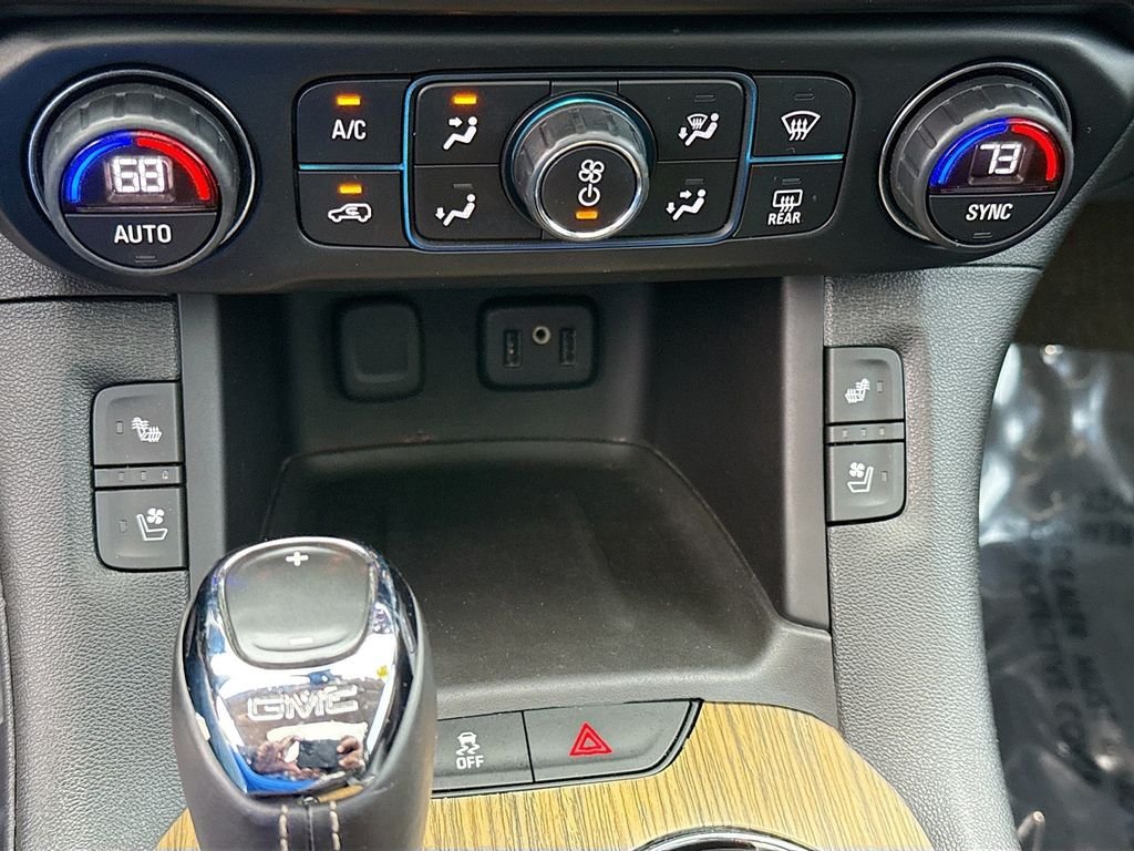 Used 2017 White Frost Tricoat GMC Denali image 16