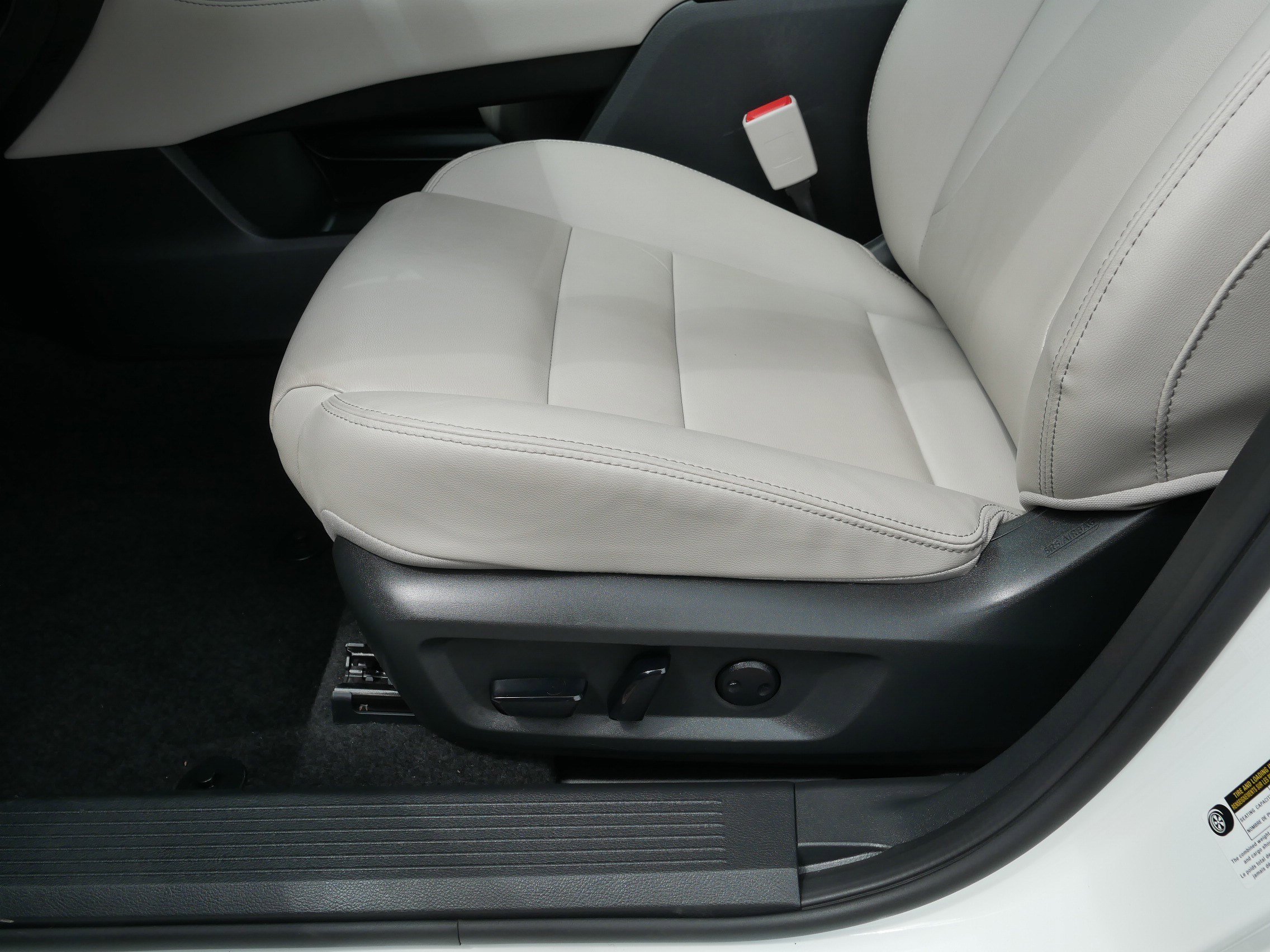 Certified Used 2023 Pearl White Tricoat Nissan SL image 20