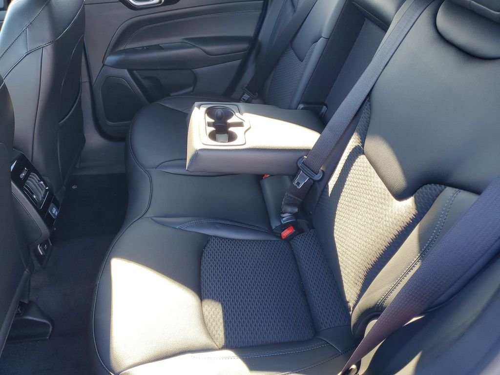 New 2026 Hydro Blue Pearlcoat Jeep Latitude image 10