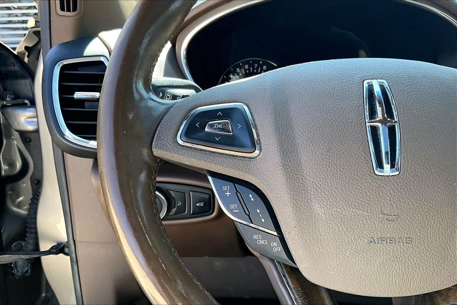 Used 2016 Luxe Lincoln Reserve image 22