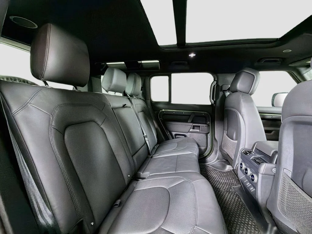 New 2026 Woolstone Green Land Rover X-Dynamic SE image 29