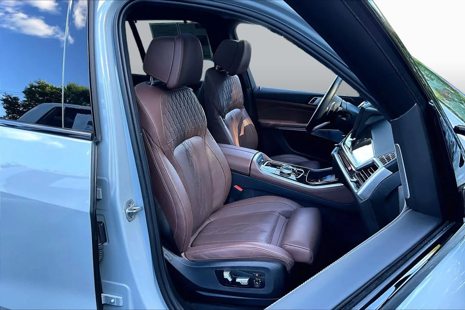 Used 2025 Brooklyn Grey Metallic BMW M60i image 8