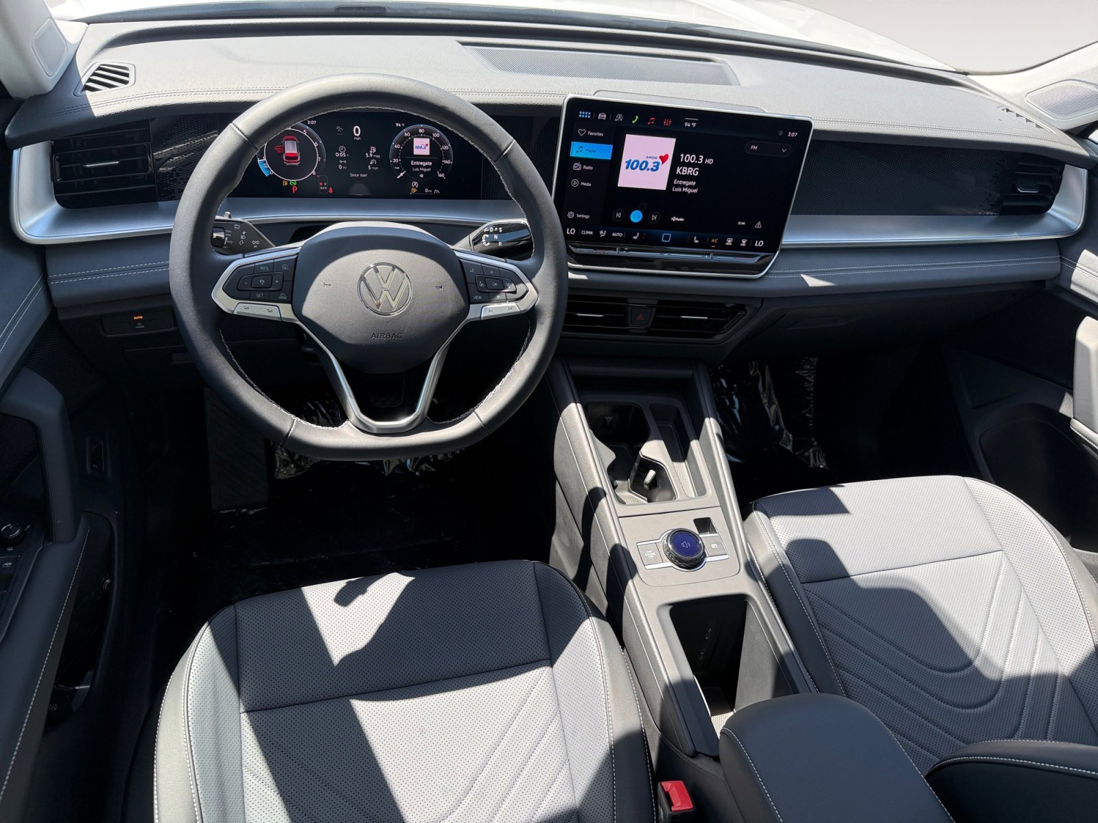 New 2026 Pure White Volkswagen SE image 15
