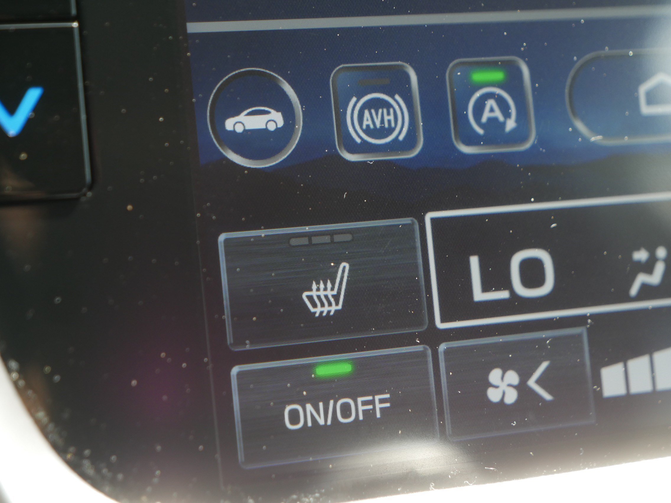 Used 2025 Crystal White Pearl Subaru Onyx Edition image 28