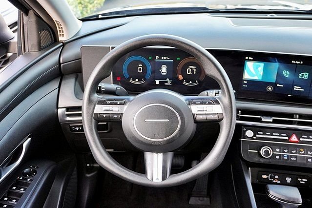 Used 2025 Black Hyundai SE image 19