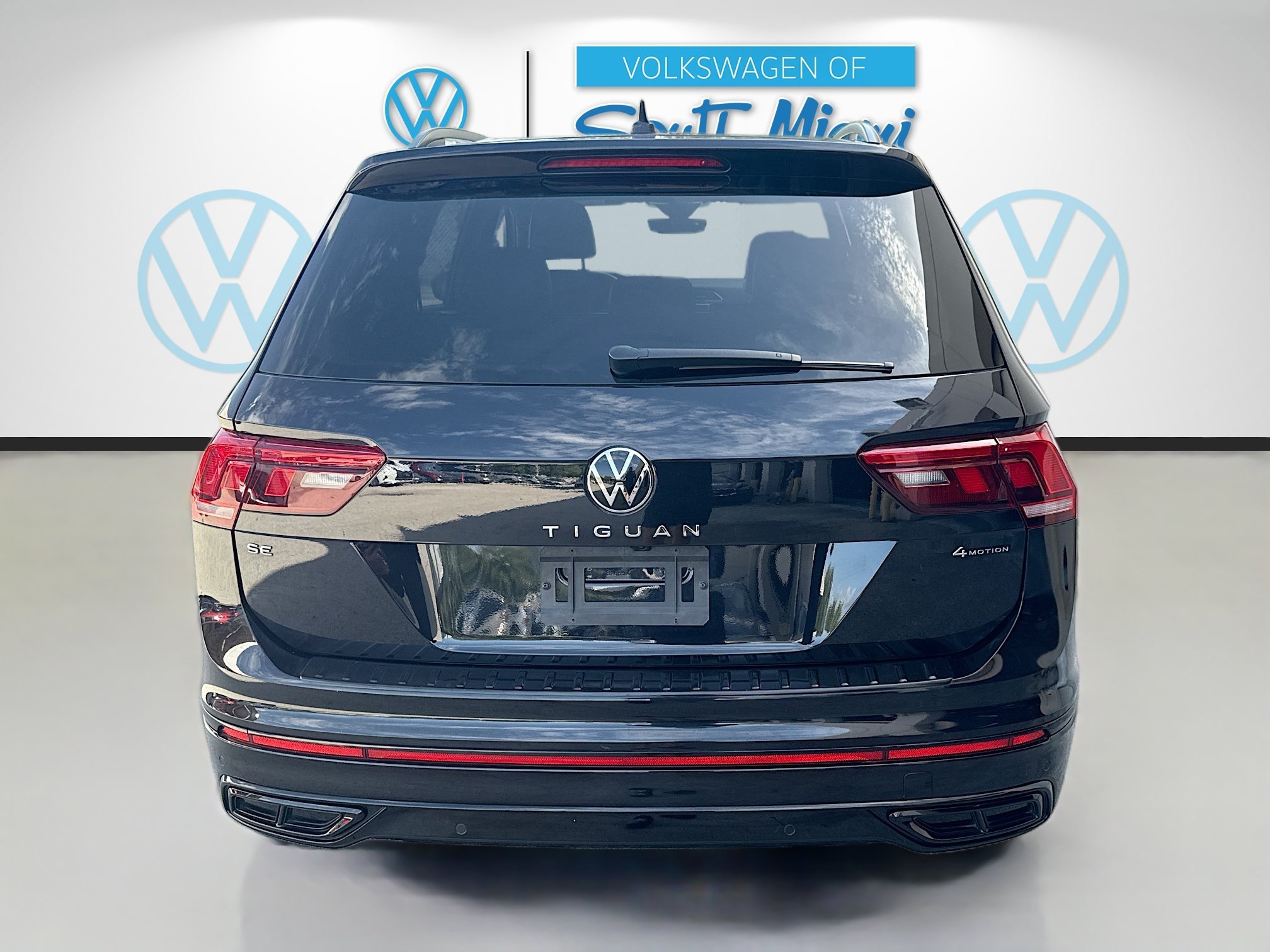 Certified Used 2022  Volkswagen SE R-Line Black image 6