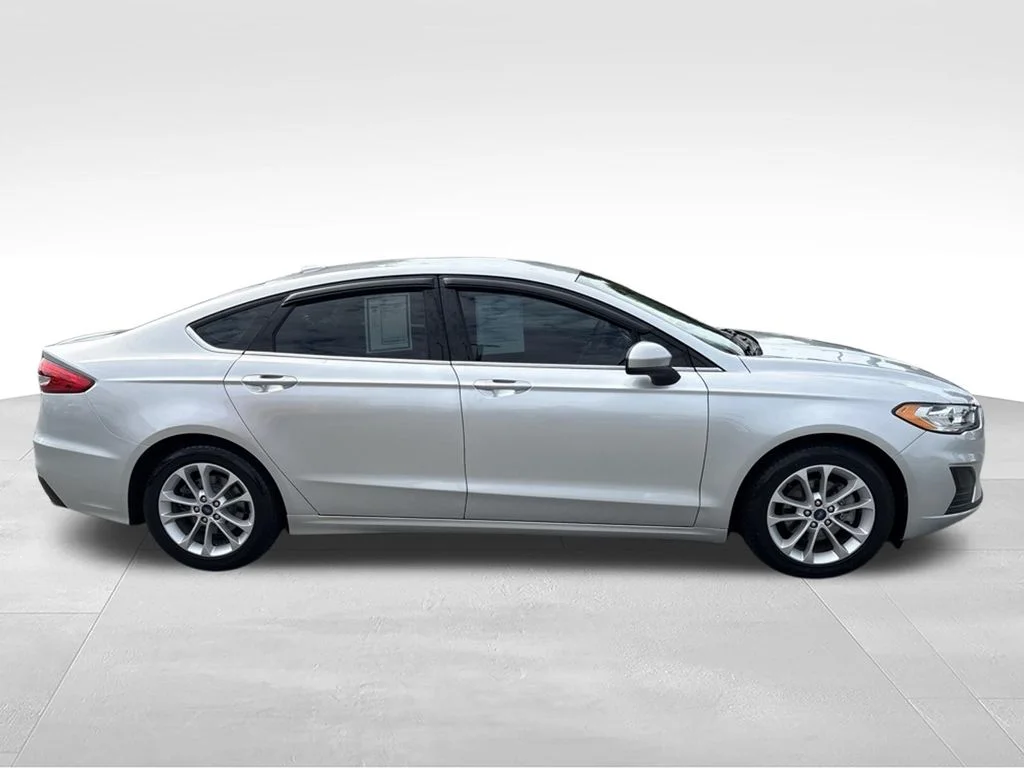 Used 2019 Silver Ford SE image 5