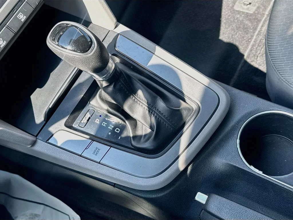 Used 2017 Silver Hyundai SE image 19