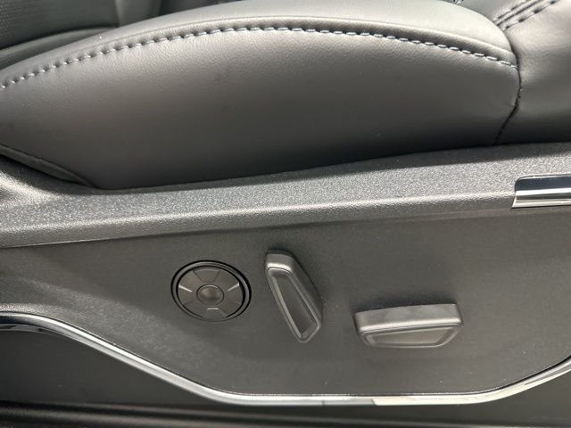 New 2026 Star White Metallic Tri-Coat Ford F-250® Platinum® image 46
