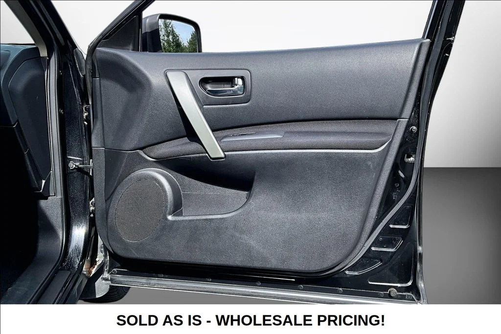 Used 2013 Black Nissan SV image 32