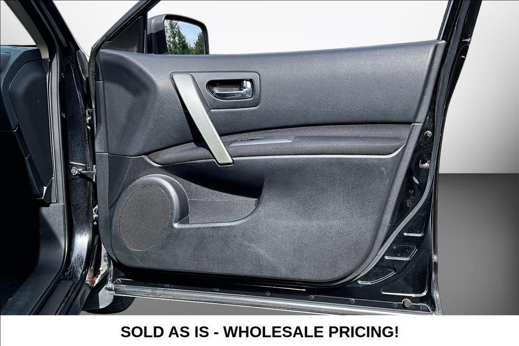 Used 2013 Black Nissan SV image 32