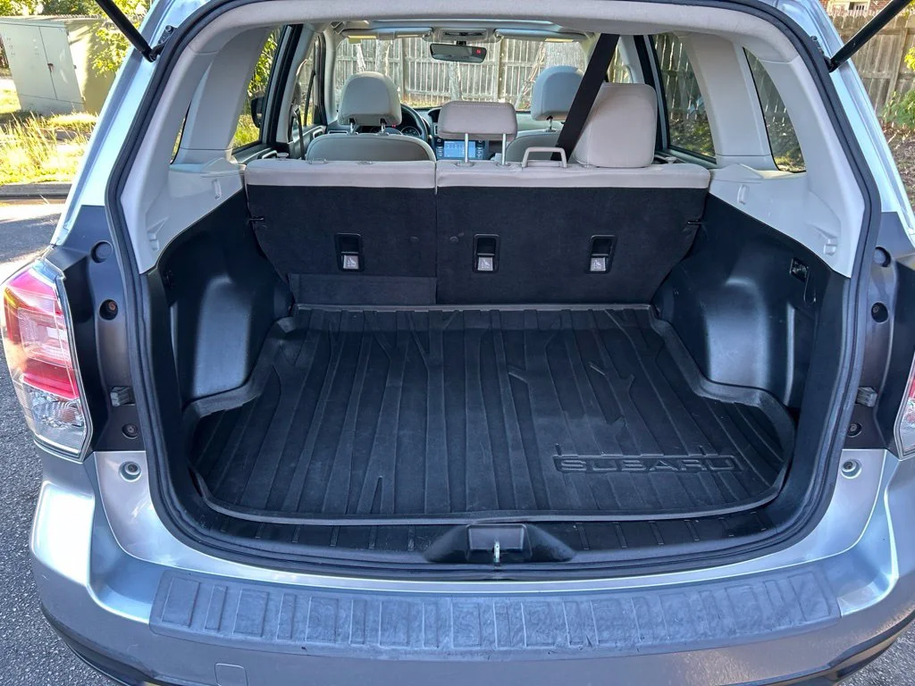 Used 2018 Silver Subaru 2.5i Premium image 31