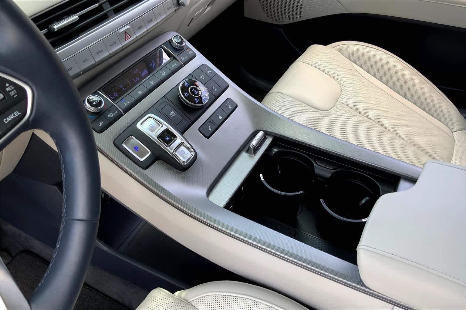Used 2022 Abyss Black Pearl Hyundai SEL image 17