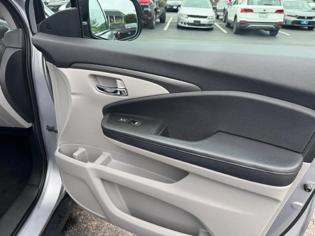 Certified Used 2019 Silver Honda EX-L image 22