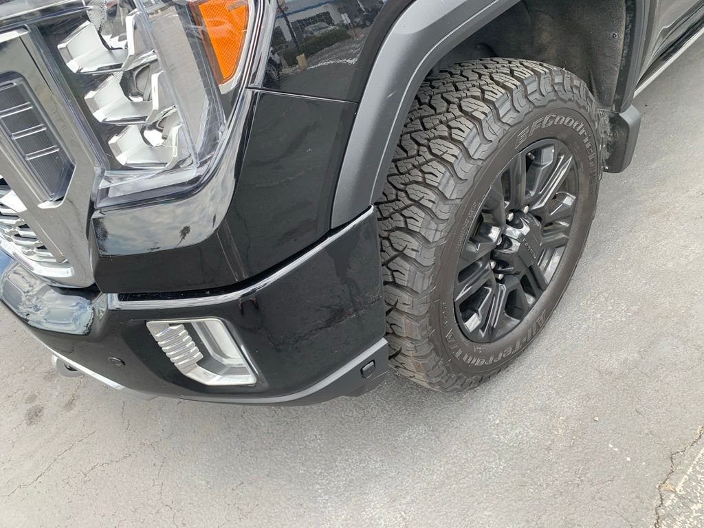 Used 2022 Black GMC Denali image 2