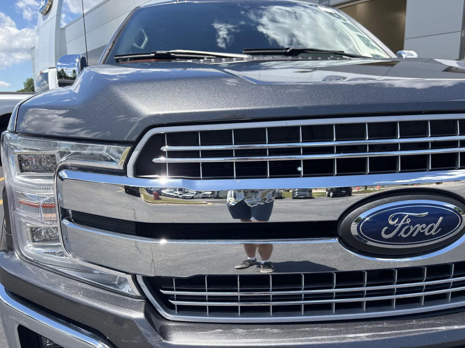 Used 2018 Magnetic Ford LARIAT image 24
