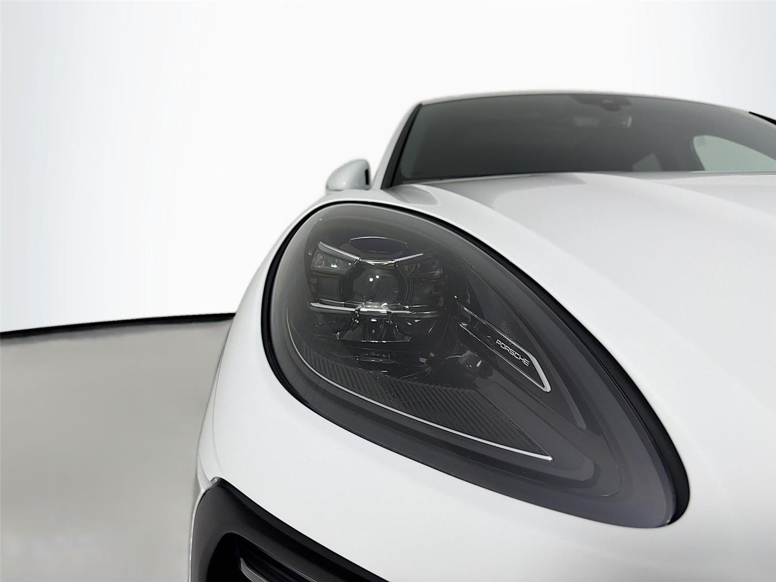 Used 2022 White Porsche  image 30