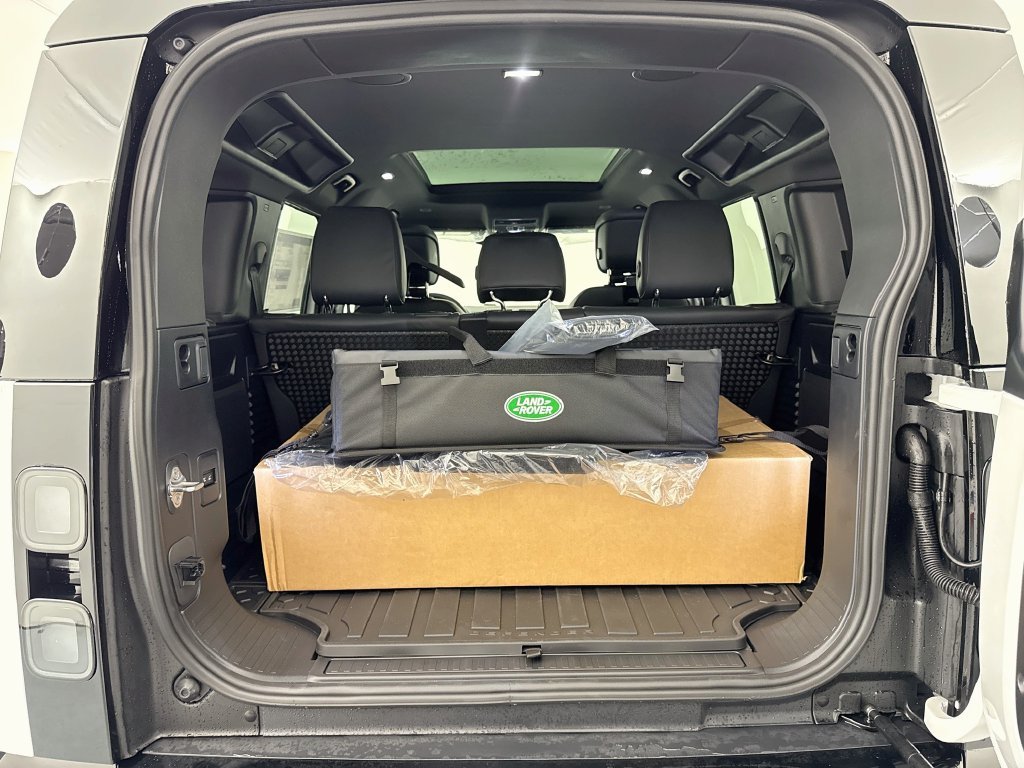 New 2026 Fuji White Land Rover X-Dynamic SE image 27
