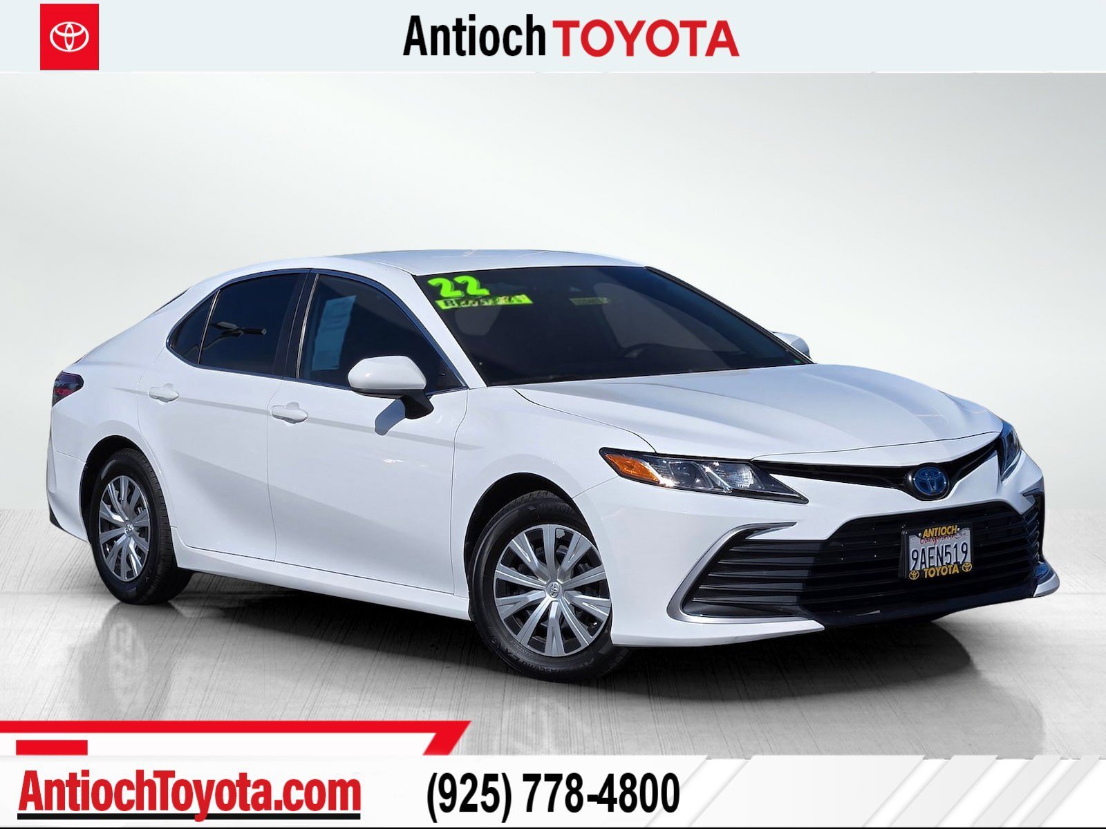 2022 Toyota Camry LE Hybrid's photo
