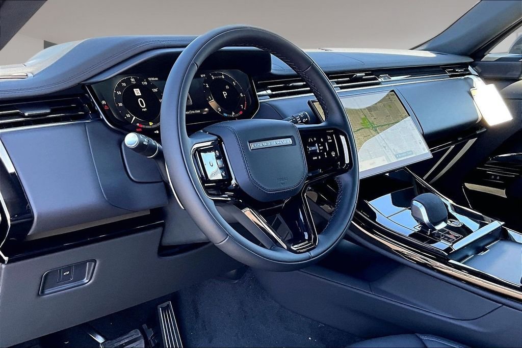 New 2026 CARPATHIAN GREY Land Rover Dynamic SE image 7
