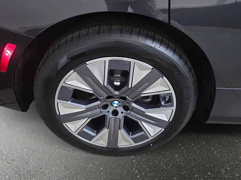 Used 2026 Dark Graphite Metallic BMW xDrive45 image 32