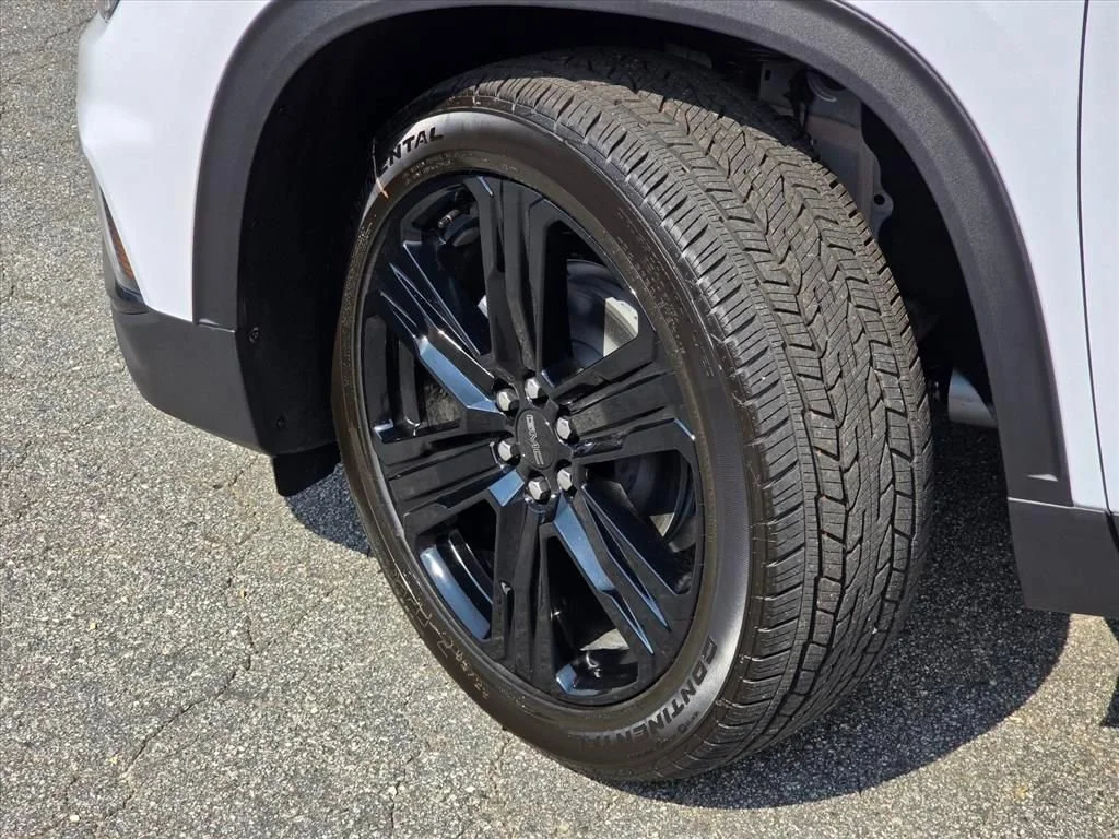 New 2026 Glacier White Tricoat GMC Elevation image 22