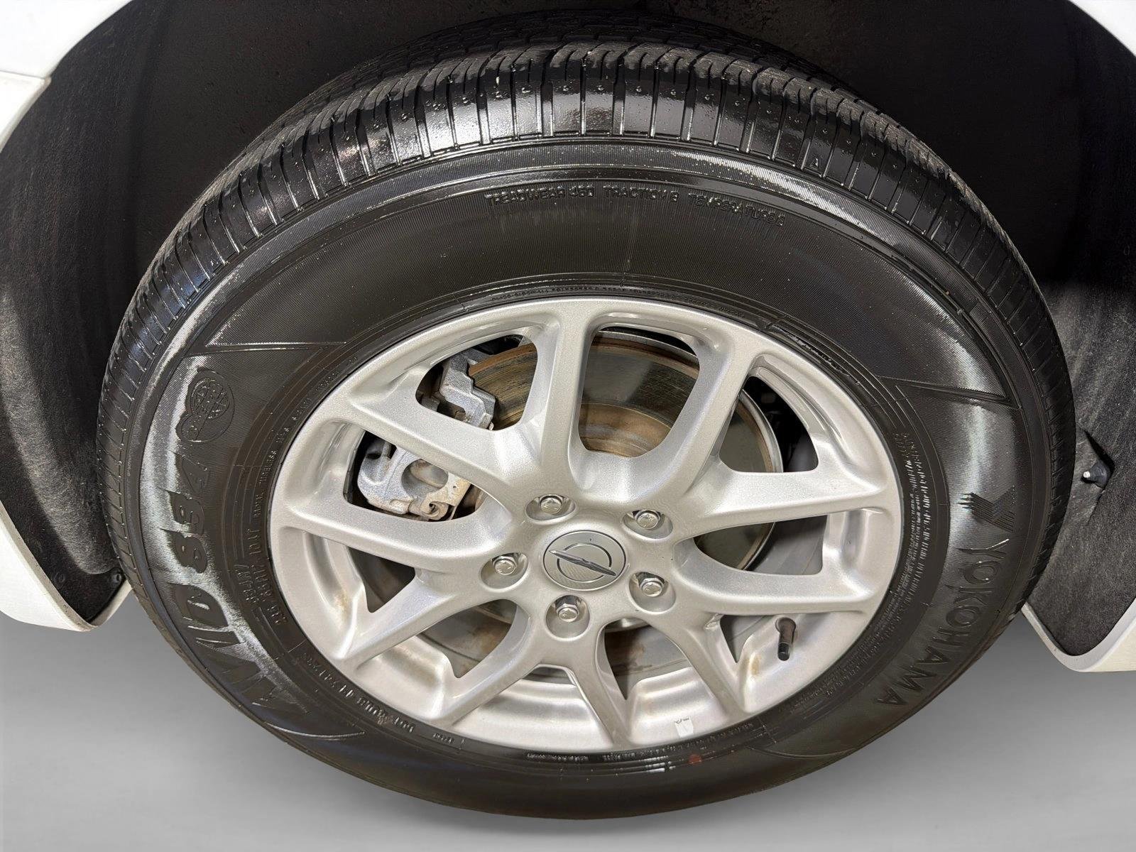 Used 2024 Bright White Clearcoat Chrysler Touring L image 16