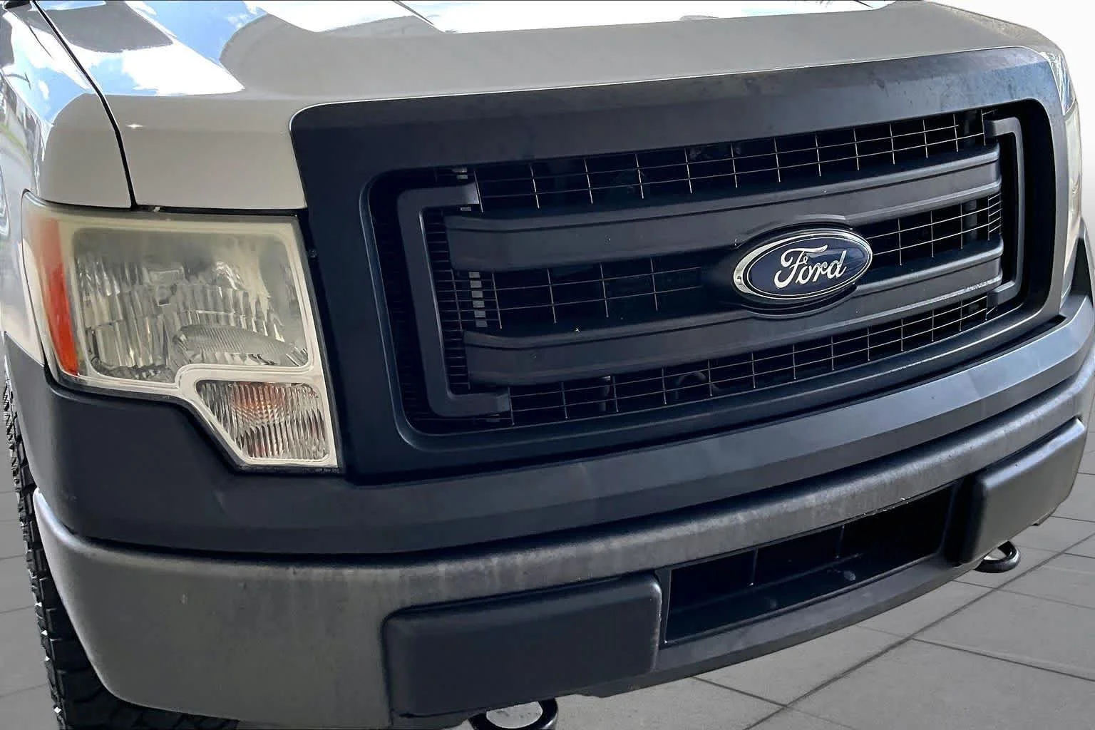 Used 2014 Oxford White Ford XL image 27