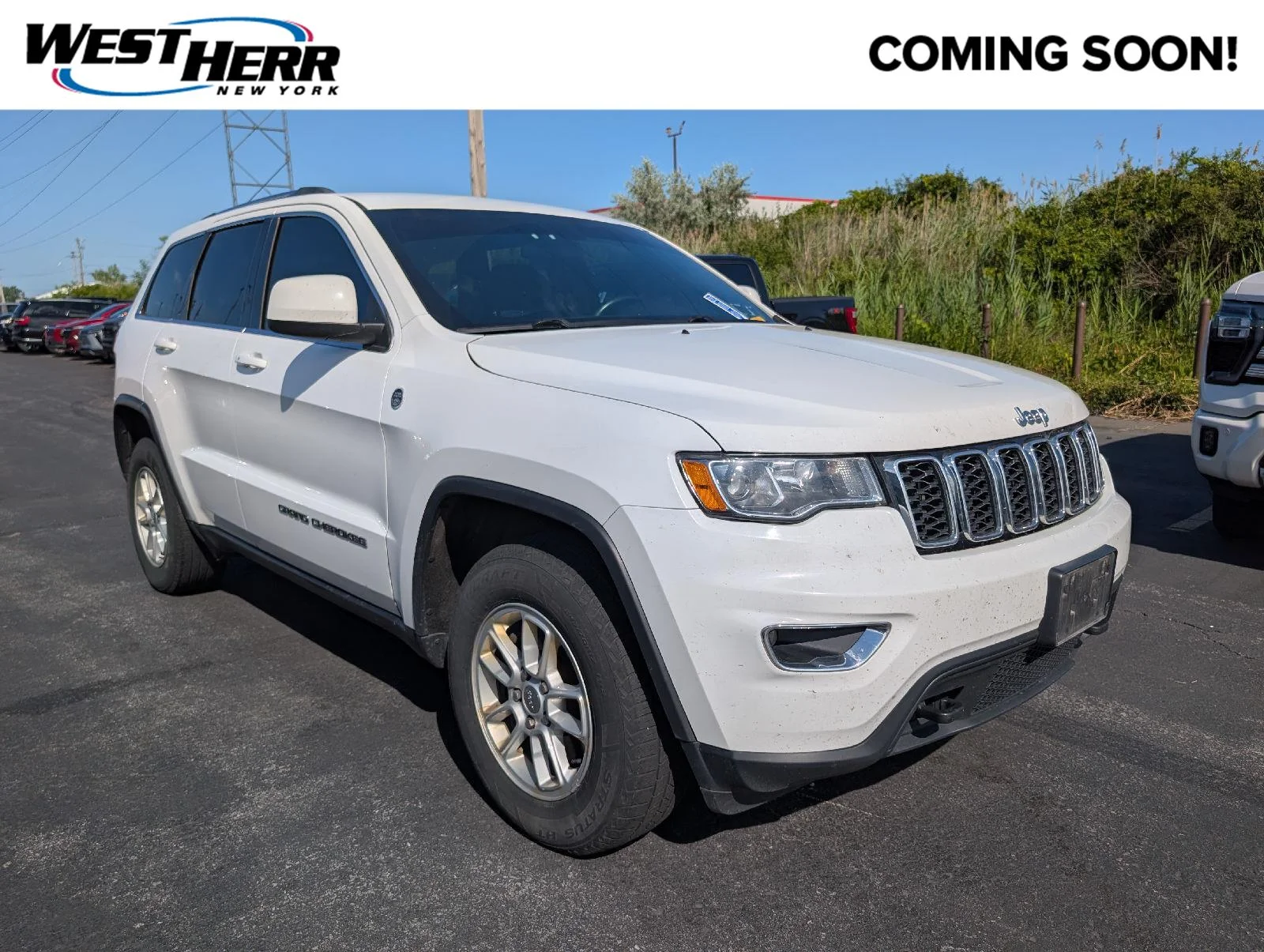 Used 2019  Jeep Laredo E image 1
