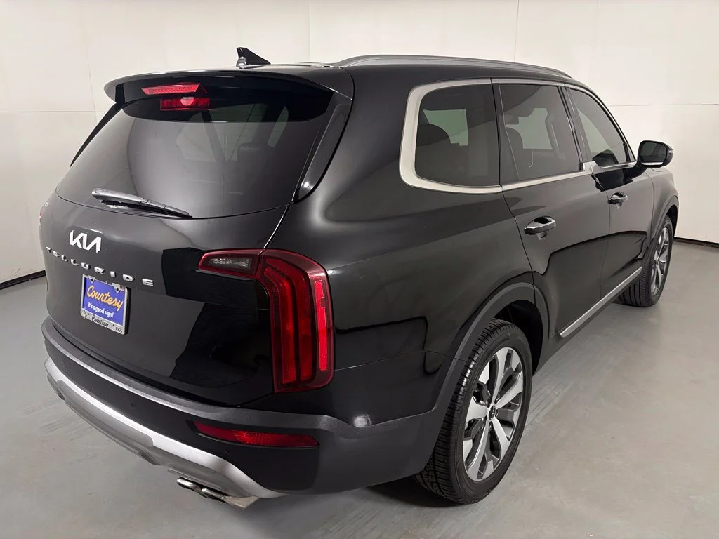 Used 2022 Black Kia S image 8