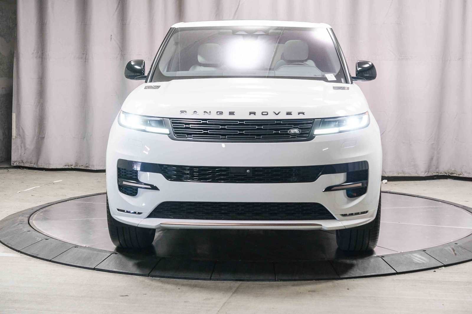 Certified Used 2023 Fuji White Land Rover SE Dynamic image 6