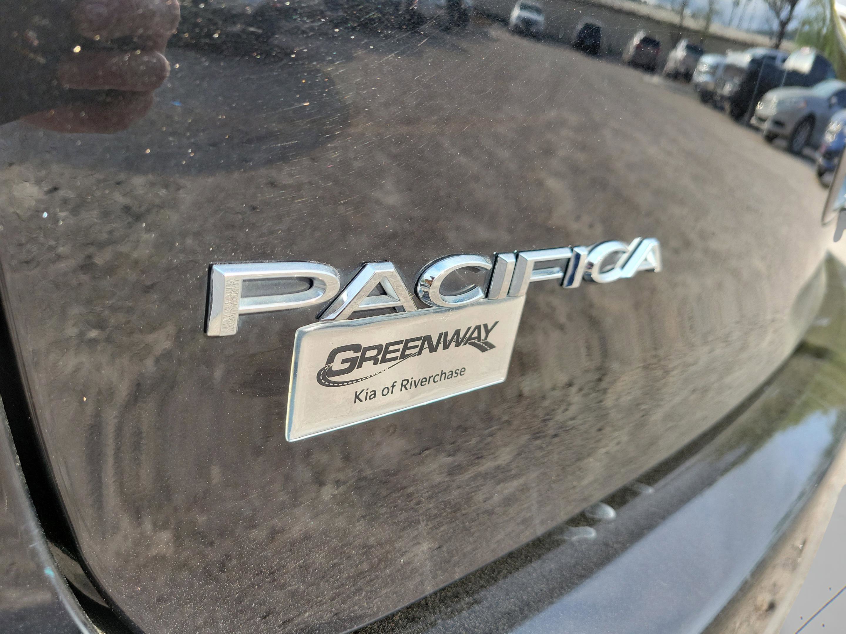 Used 2025 Diamond Black Crystal Pearlcoat Chrysler Select image 35