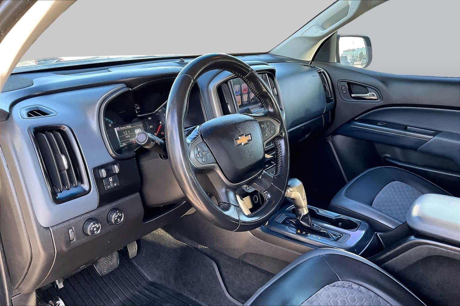 Used 2016 CYBER GRAY METALLIC Chevrolet 4WD Z71 image 18