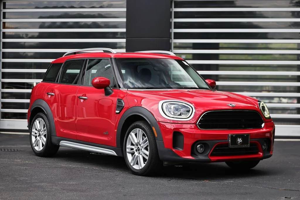 Used 2022 Chili Red MINI Signature image 1