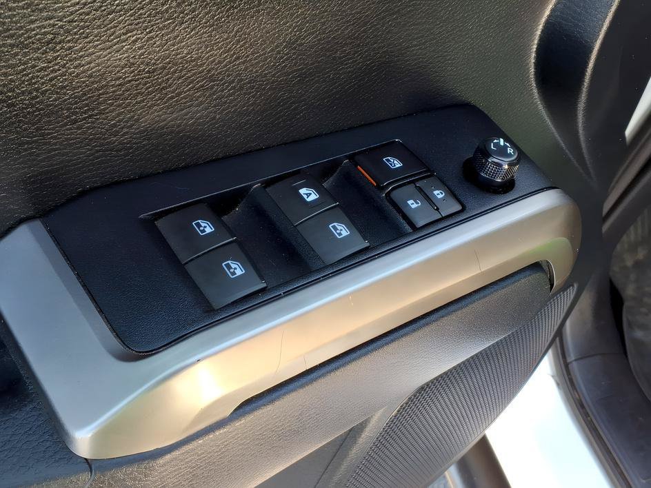 Used 2019 Super White Toyota SR5 image 17