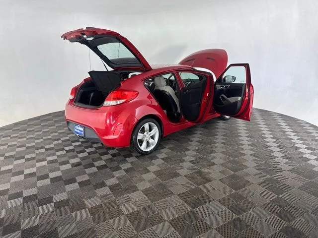 Used 2014 Red Hyundai Base image 17