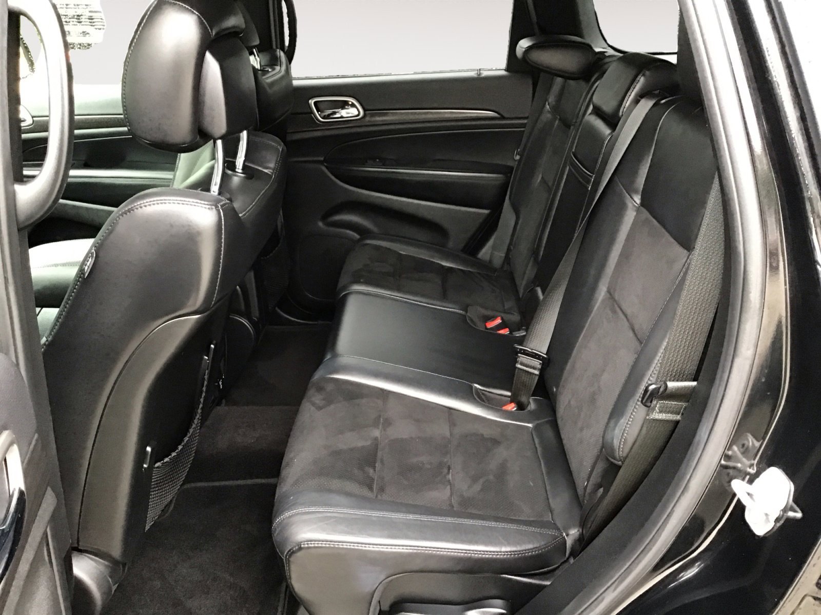 Used 2018 Diamond Black Crystal Pearlcoat Jeep Altitude image 23
