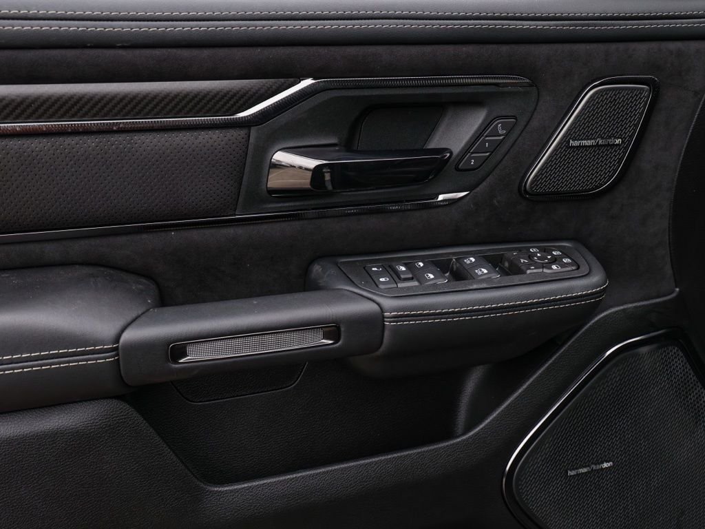 New 2026 Diamond Black Crystal Pearl-Coat Exterior Paint RAM RHO image 22