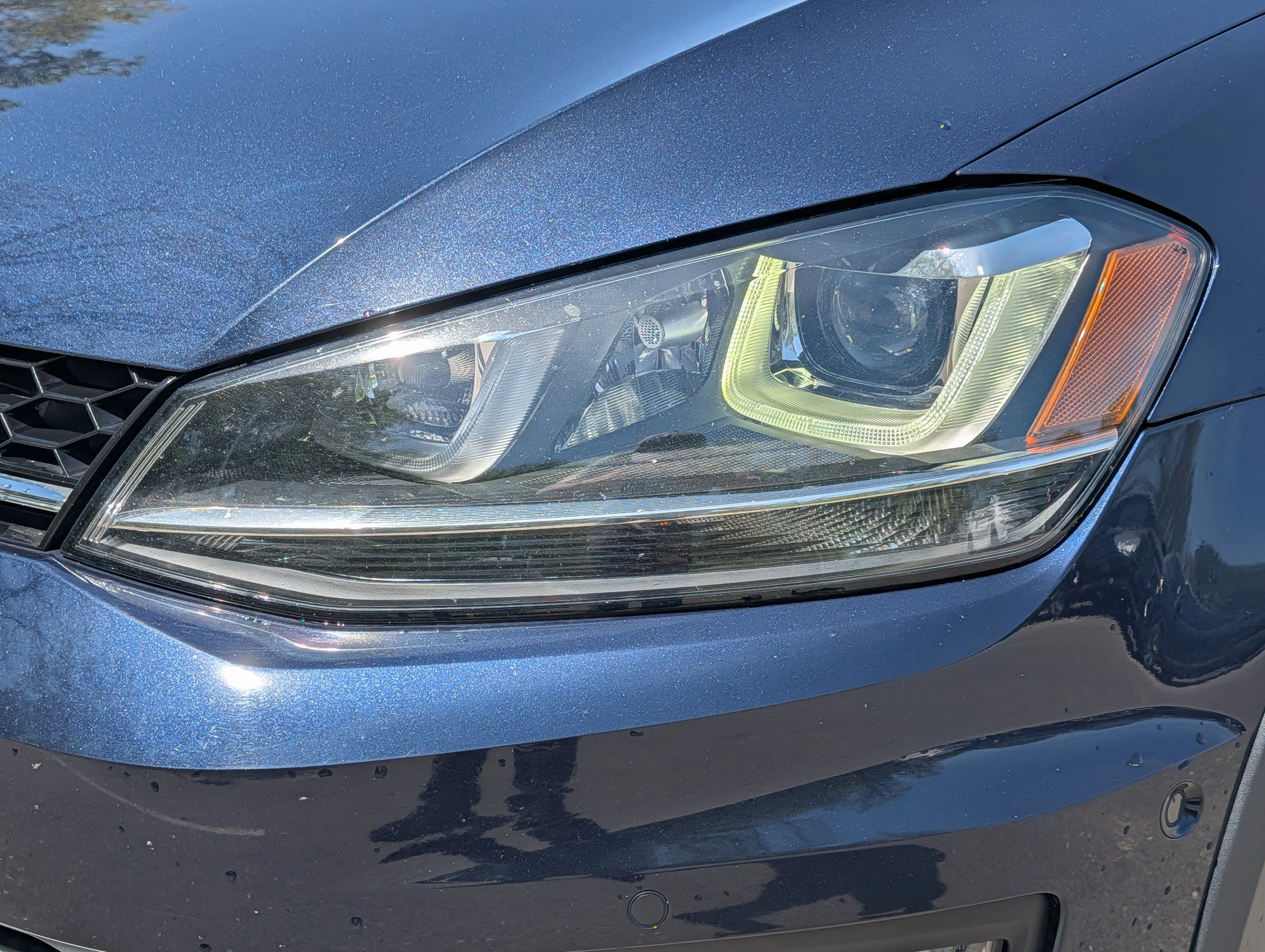 Used 2017 Night Blue Metallic Volkswagen SEL image 16
