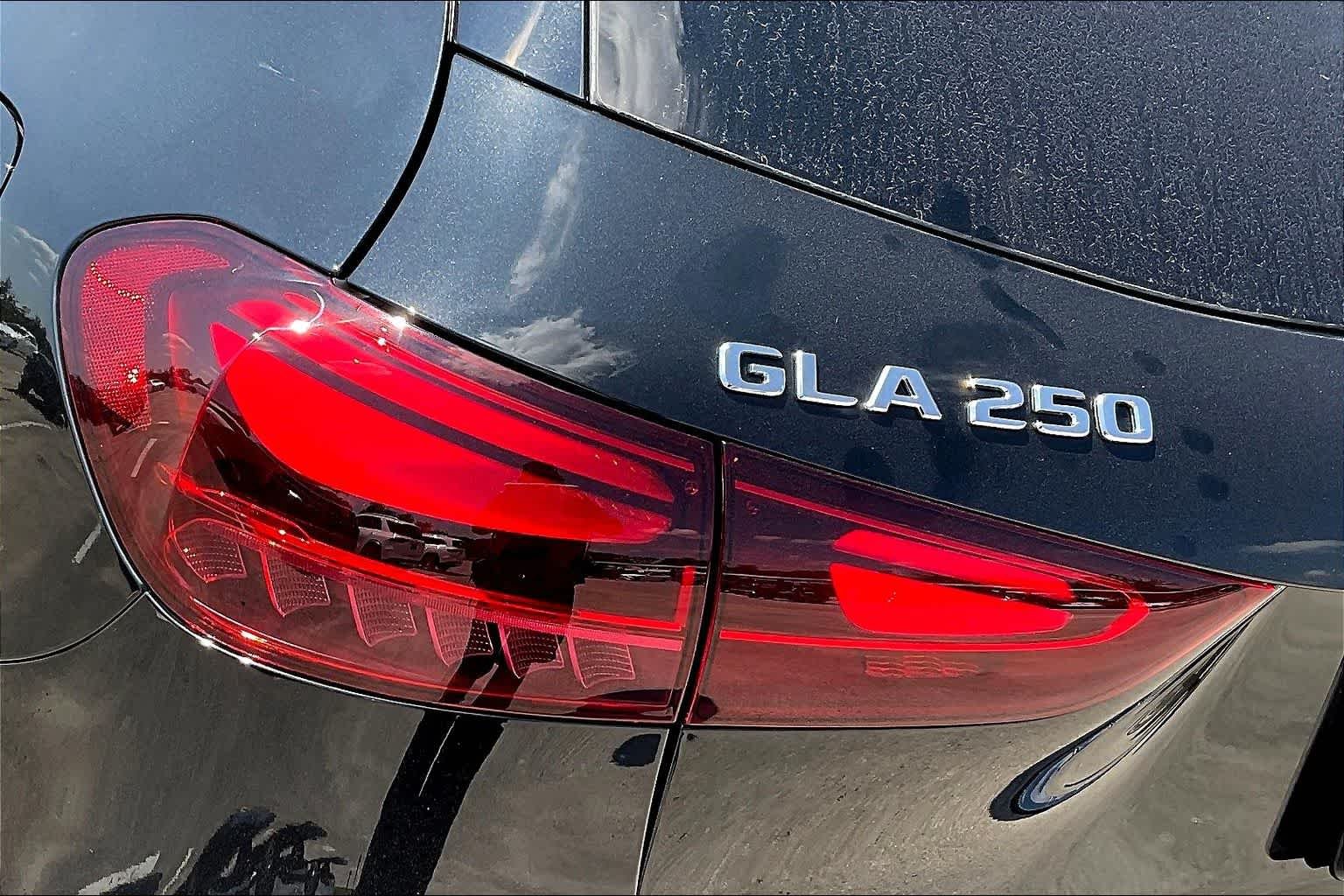 Used 2026 Cosmos Black Metallic Mercedes-Benz GLA 250 image 5